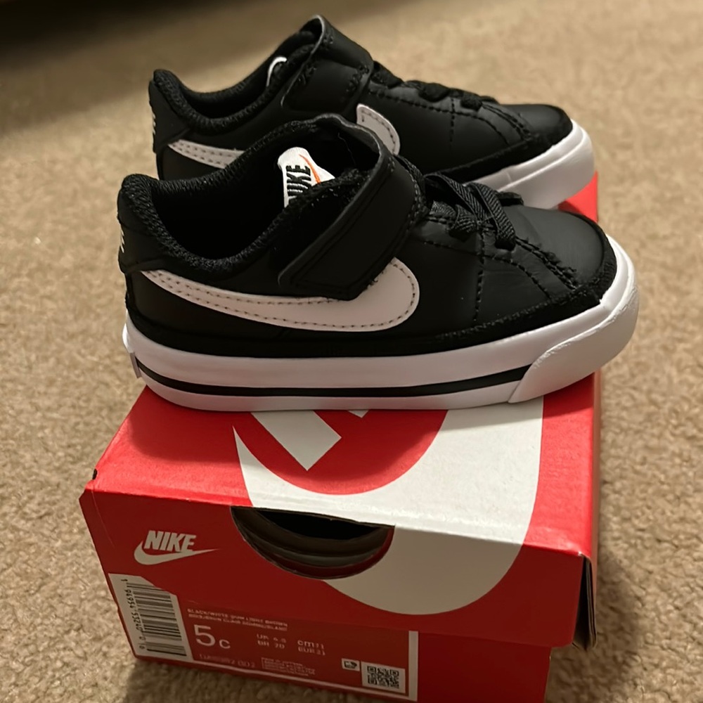 BRAND NEW! Nike Court Legacy